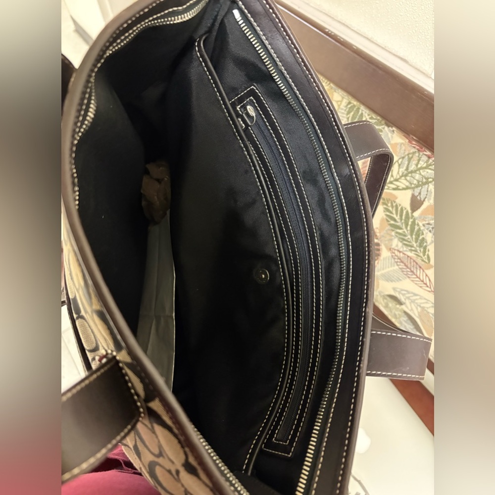 Coach Black and Cream Signature Tote - Picture 9 of 16